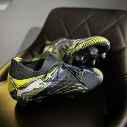 Puma Future 7 Ultímate (size 9)
