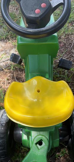John Deere pedal tractor with trailer, tricycle