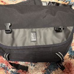 Chrome Industries Black Messenger