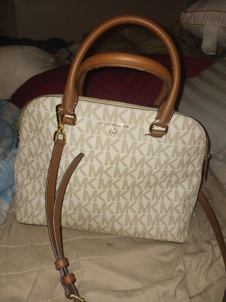 AUTHENTIC MED SZ MK PURSE IN GREAT CONDITION 38 FINAL PRICE
