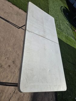 Plastic table