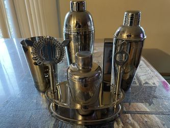 Martini Shaker Bar Set