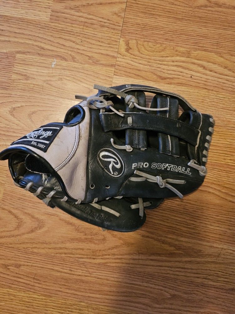 Rawlings Softball Glove