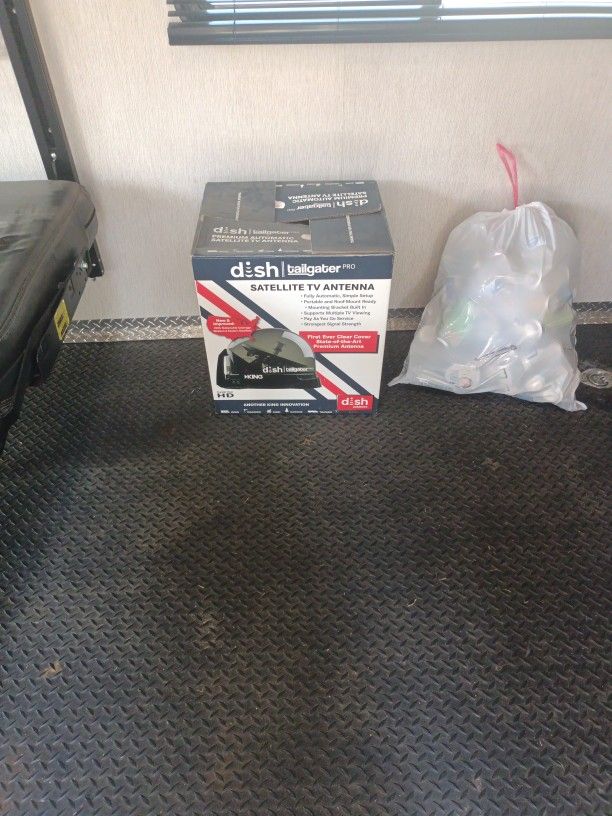 Dish Satellite TV Antenna For Trailer And Have Two Monitors For TB