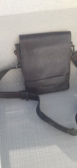 Kenneth  Cole Small Leather Messenger Bag