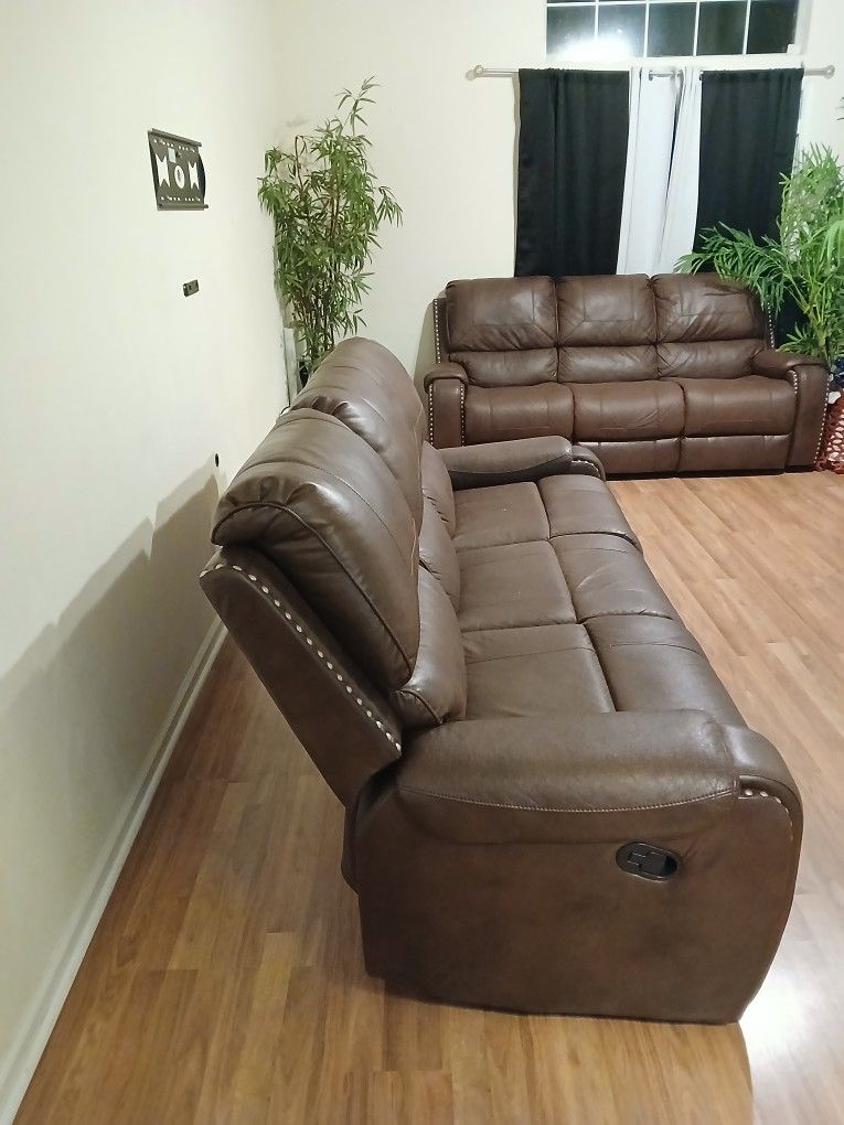 Walnut, Couches