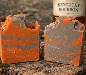 Rustic whiskey, soap, rich, smooth, bold scent with creamy conditioning ladder for daily use