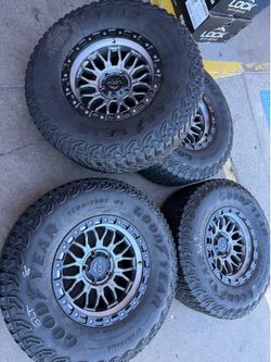 Vendo rines nuevos 17x9 para JEEP rubicon, wrangler, gladiador con llantas 315/70r17 GOODYEAR