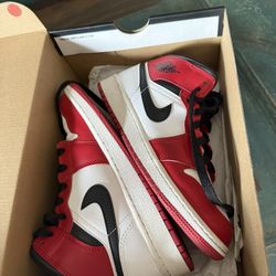 Air Jordan 1 ( Mid)
