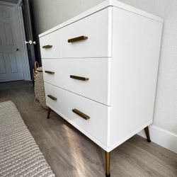 Delta Children Sloane 4 Drawer Dresser, Bianca White w/Melted Bronze