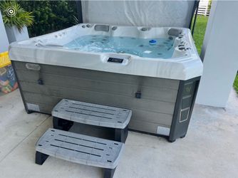 Wellis Hot tube Spa Jacuzzi