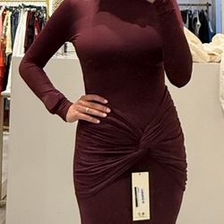 Elegant Burgundy Maxi Dress 