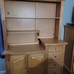 Dresser With Hutch