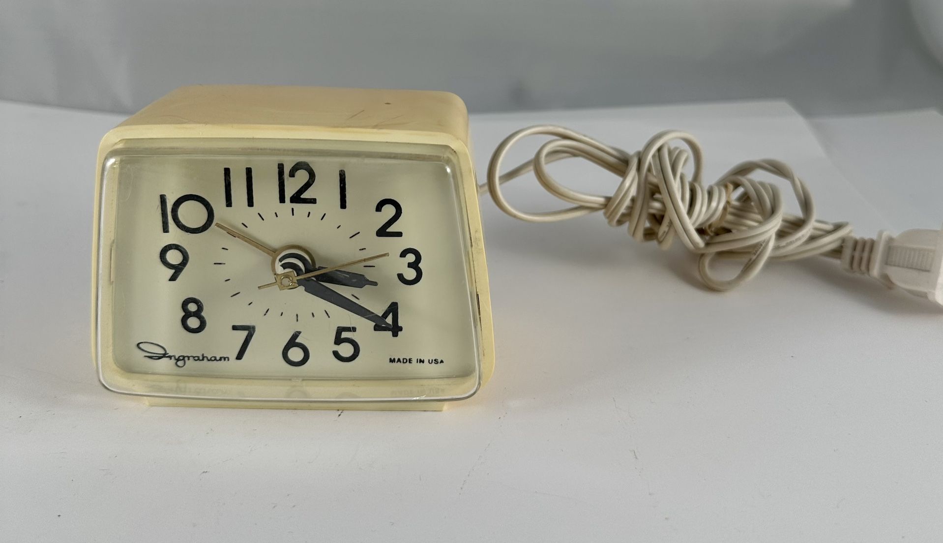 Vintage Ingraham Toastmaster 49-009 Cream Yellow Electric Alarm Clock WORKS