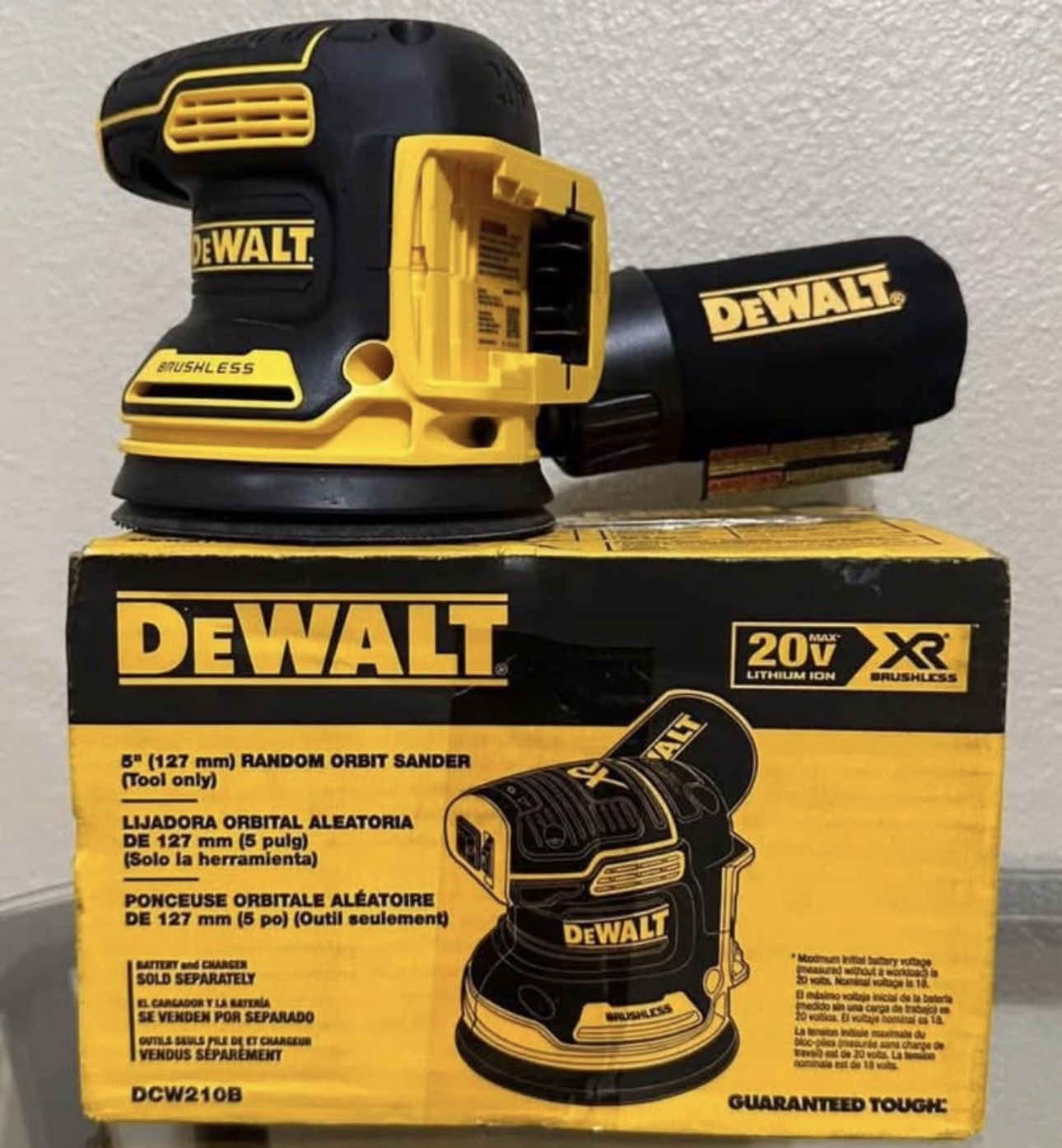 New Dewalt Orbital Sander 20/Volt. MAX XR Cordless Brushless 5 in. (Tool Only)