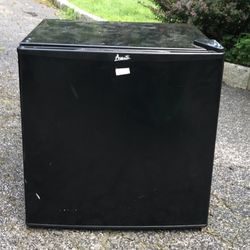 Avanti Mini Fridge