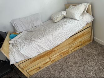 Wooden daybed with pullout