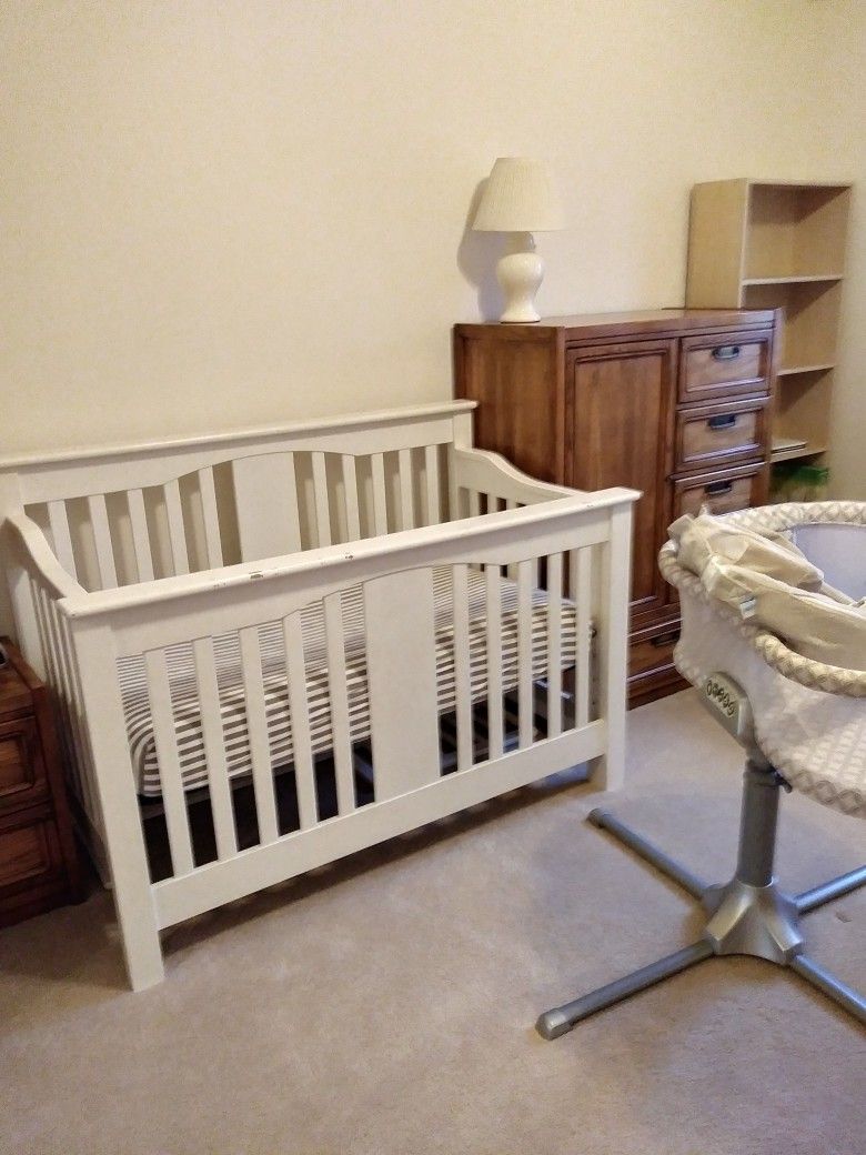 Crib W Mattress And Sheet