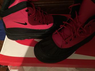 Nike boots size5.5y