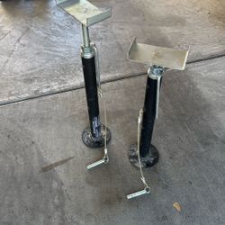 Travel trailer slide out supports
