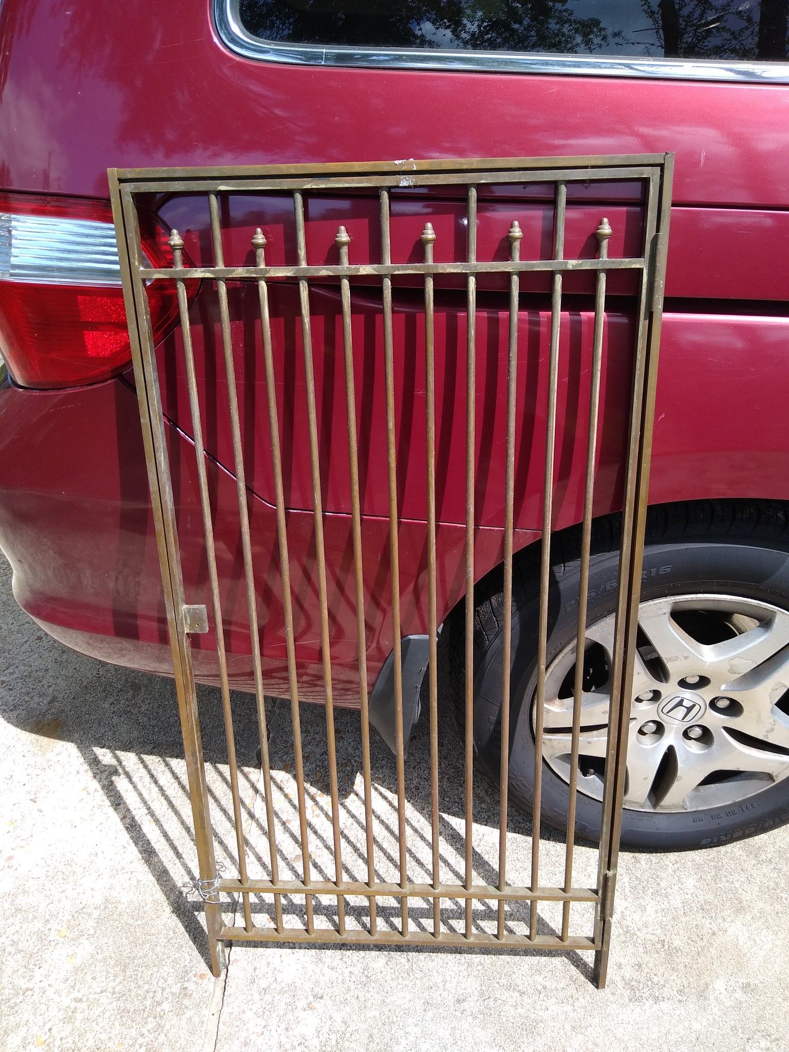 Metal gate door