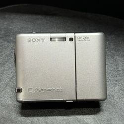 Sony Cybershot DSC-G1 6MP Digital Camera