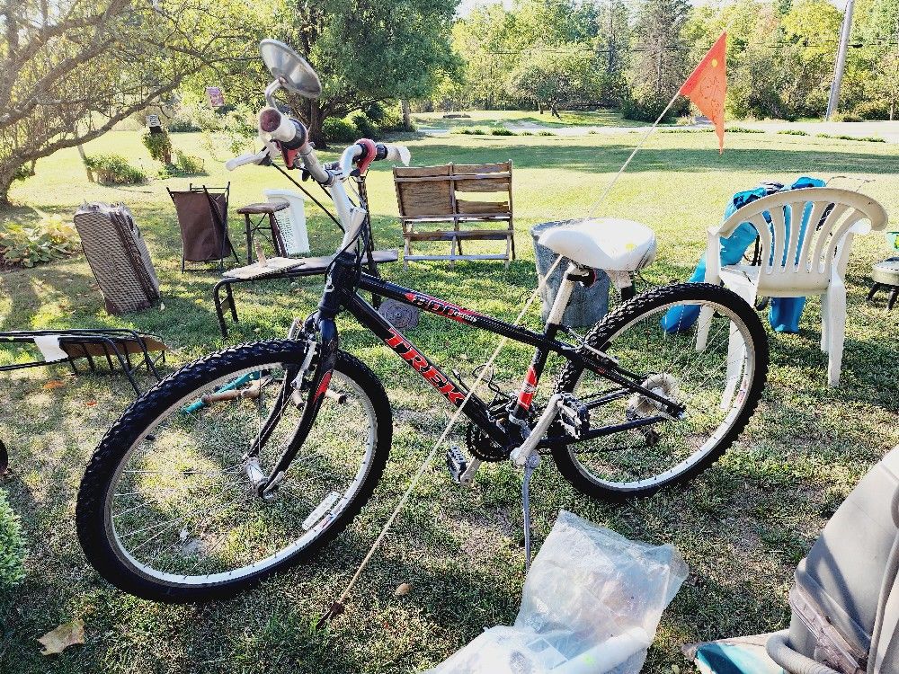 800 Sport MTB Trek Black Bike