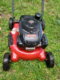 Lawn Mower Craftsman Easy To Push power by Honda Start Right Up Very Good Conditions Ready For Work