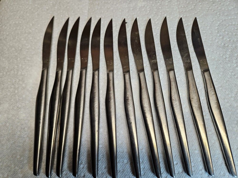 Kalmar Italian made 12 Steak Knife Set Plus Carving Knife And Fork