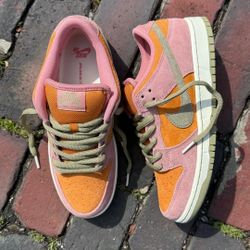 NIKE SB DUNK LOW RED STARDUST