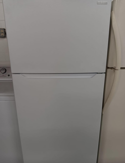 Insignia Top Freezer Fridge – White, clean 30-in class