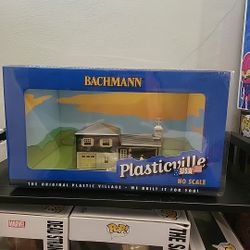 Bachmann #45005 "HO" Scale Plasticville USA Split Level House NIB