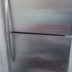 GE REFRIGERATOR WORKS GREAT CAN DELIVER 