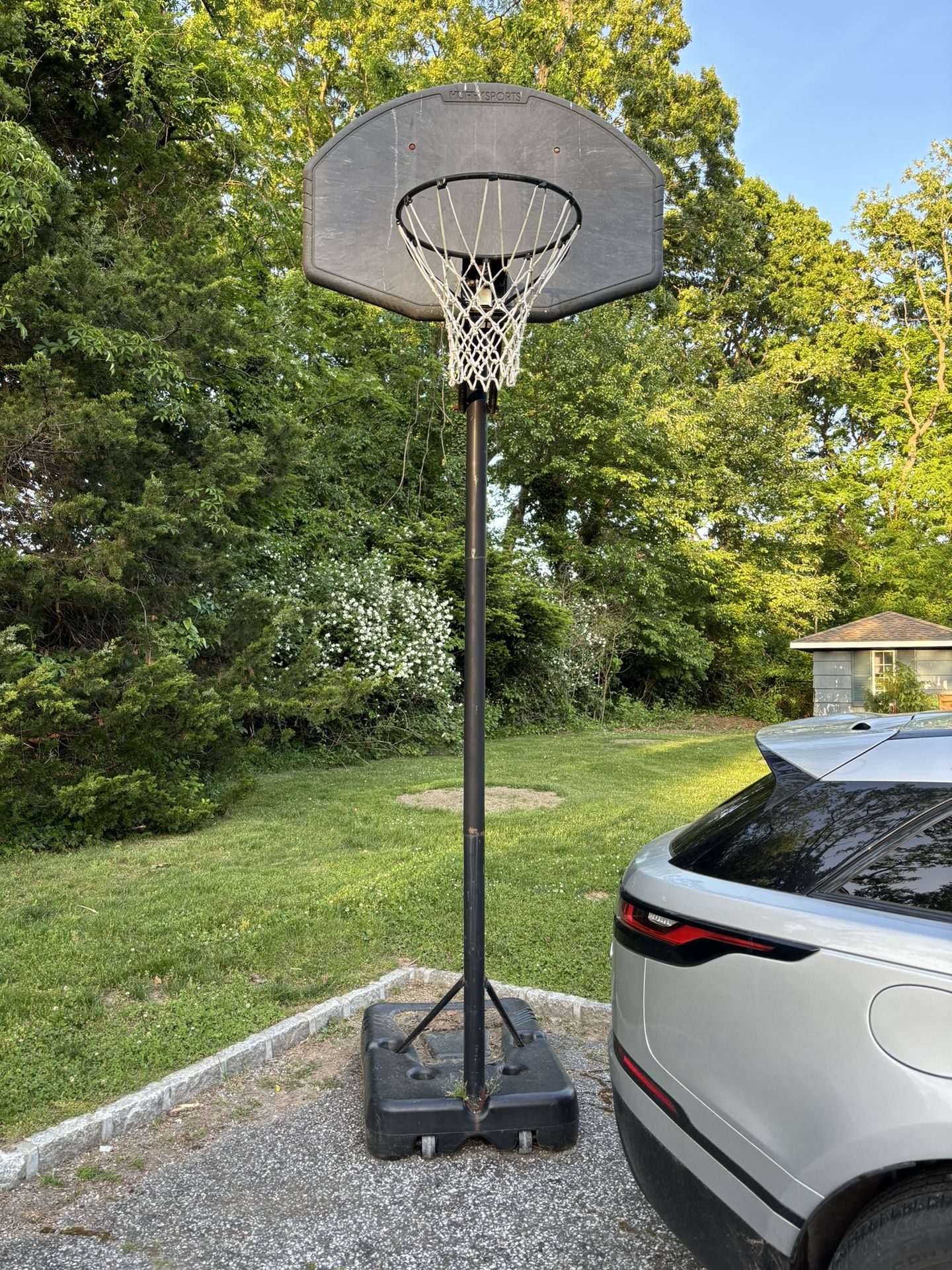 OUTDOOR PORTABLE BASKETBALL HOOP WITH BACKBOARD 