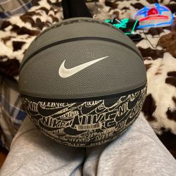Nike Everyday Playground 8P Graphic basketball ball