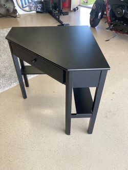 Compact Corner Desk