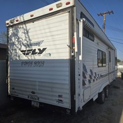 Weekend Worrior Toy Hauler  26F 