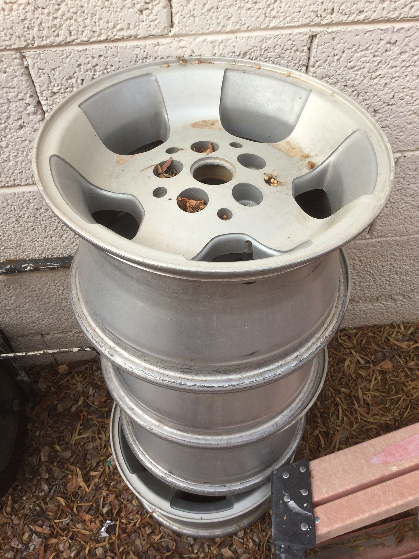 Free Jeep Rims, good shape just dirty! Not sure of size, aluminum