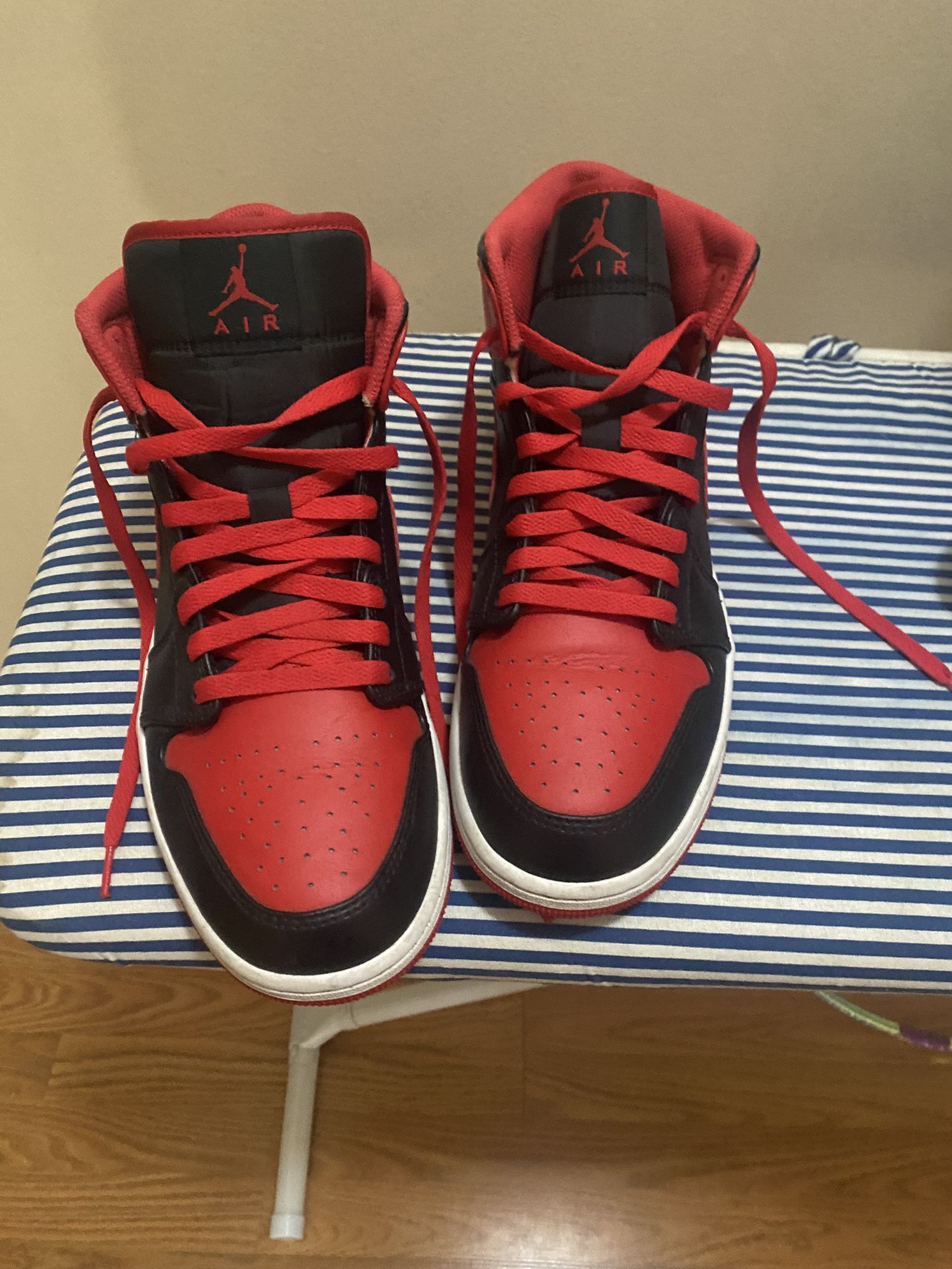 Air Jordan 1 Mid Banned
