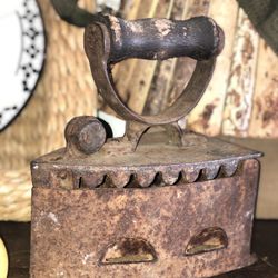 Rare Antique Collectible- Iron Cast Press Iron 