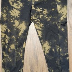 Women's Sz M Shosho Camo Print Athletic Leggings with Side Pockets on Each Leg, Very Gently Cared For