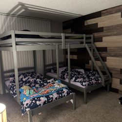 Bunk bed (1 full Size / 2 Twin Size)