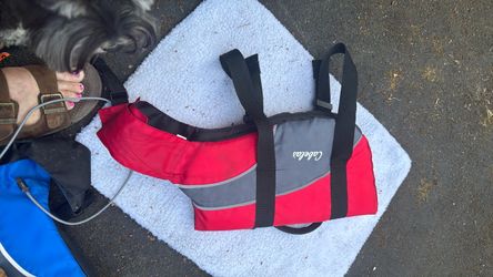 Cabela’s medium pet life jacket