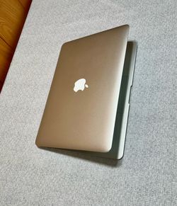Apple MacBook Air 13” i5/8GB/256GB SSD $180