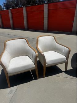 Set of 2 chairs.