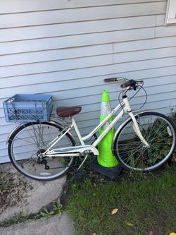 Schwinn 1x7 speed cruiser women’s bike