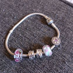 Pulcera Original Pandora Con 5 Dijes En Buenas Condiciones 