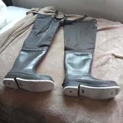 The Cross Waiting Boots Size 6