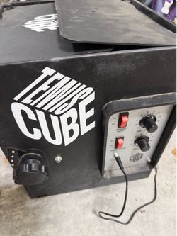 Tennis cube ball machine