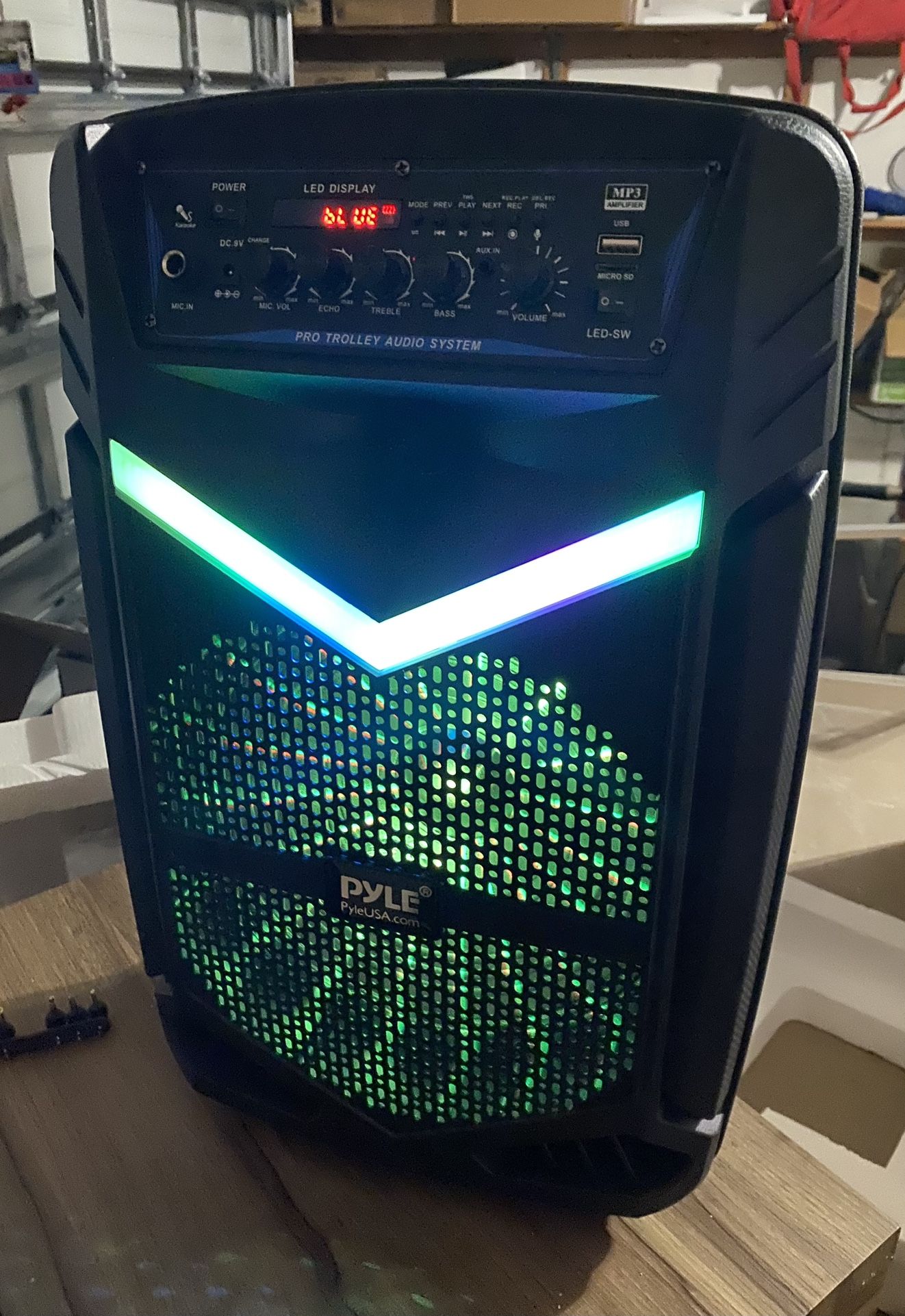 Pyle Portable Bluetooth PA Speaker System - 600W Rechargeable Outdoor Bluetooth (PPHP1042B)